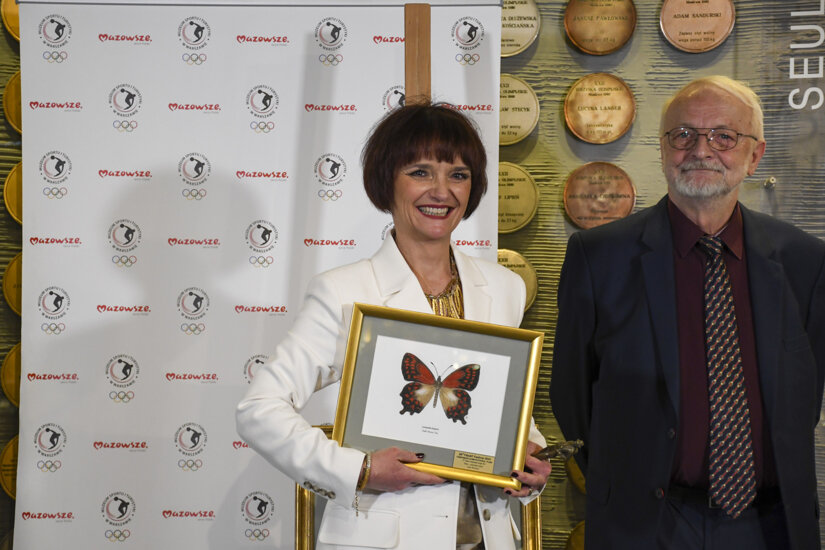 FilmAT 300326373-w825