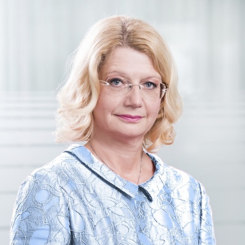 Dr. Mateja Vrečer