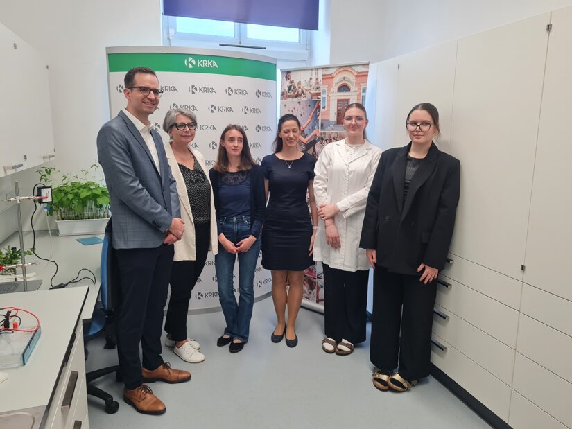 Gimnaziji Novo mesto v uporabo predali sodobno pripravljalnico za biologijo